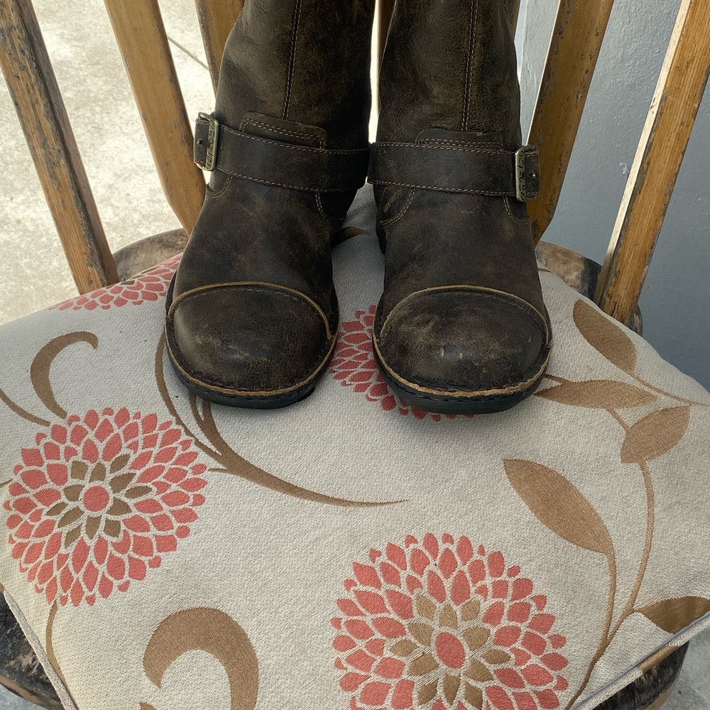 UGG Men's Dark Brown Leather Boots - Picture 2 of 9